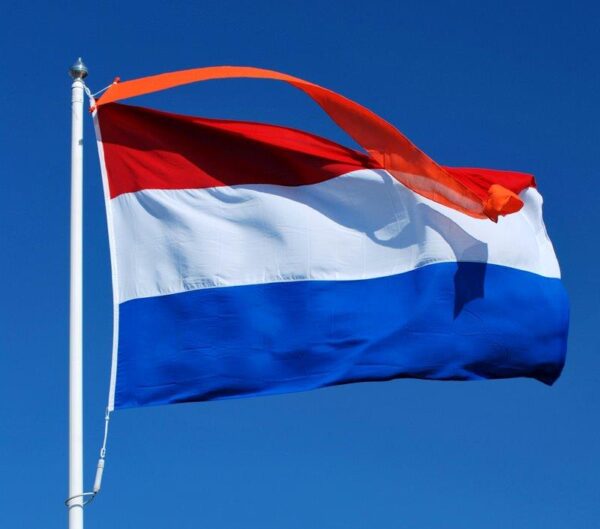 Nederlandse vlag en oranje wimpel